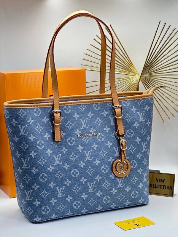 LOUIS VUITTON BIG SIZE KOVA🇫🇷✅
SIZE➡️ 38/30 CM✨