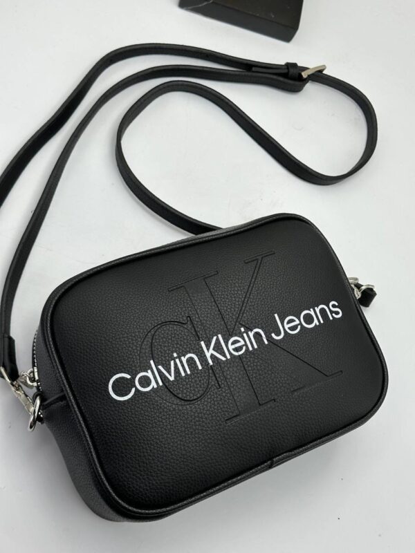 CALVİN KLEİN SCULPTED CAMERA BAG 💫
SİZE➡️21/15✨