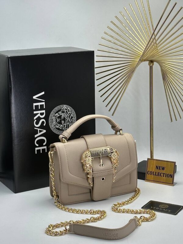 VERSACE JEANS COUTURE NEW BAG 🇮🇹💫
SIZE ➡️ 21/16 CM ✨